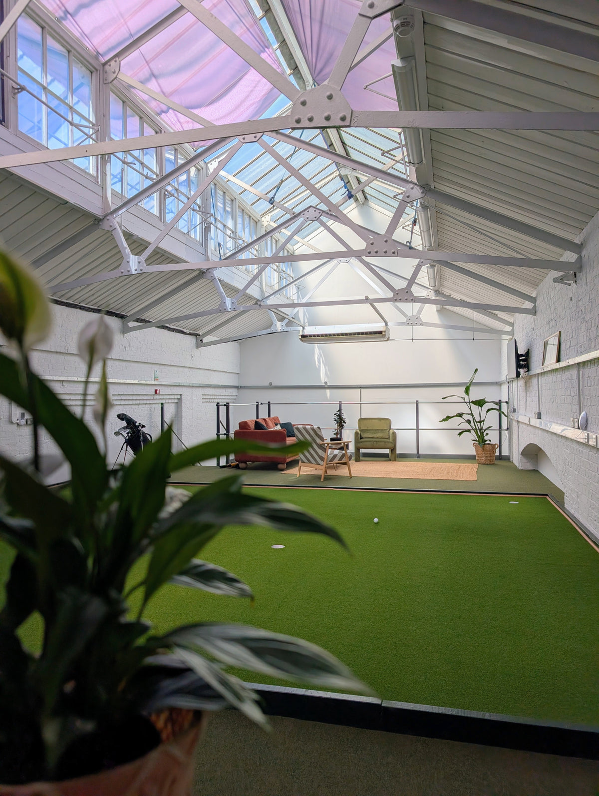 Flexible Corporate Golf Events in London: Why Indoor Simulators Beat the Course Every Time...